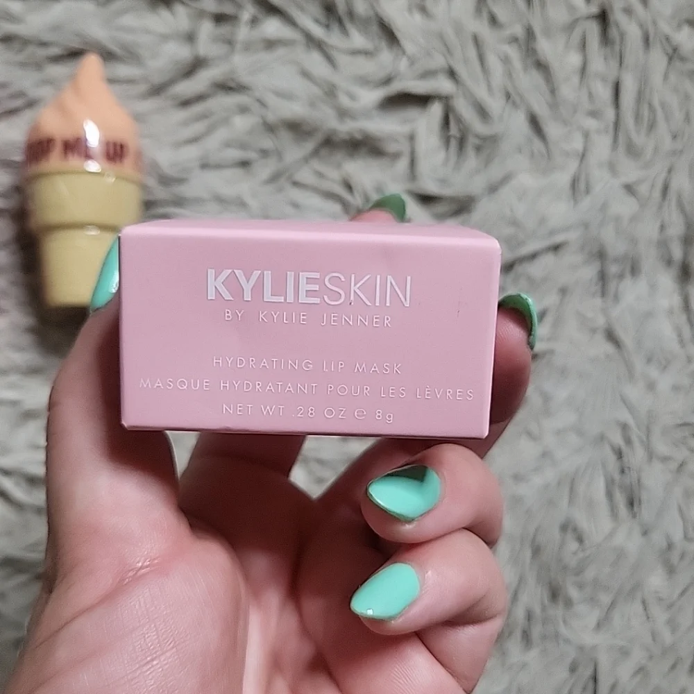 Beauty Bundle Kylie Skin Lip Mask Lips Gloss Balm Kylie Jenner Stitch ✨️💫